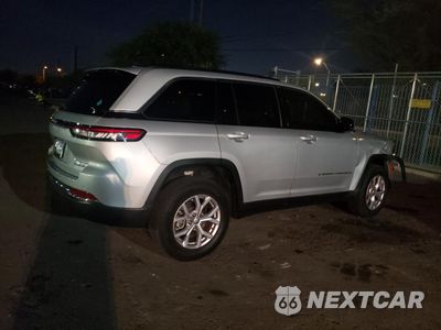 Trzecie zdjęcie samochodu z tyłu: 2022 JEEP GRAND CHEROKEE LIMITED VIN:1C4RJGBGXN8596475 - miniatura