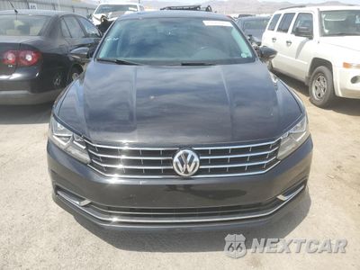 Piąte zdjęcie samochodu w środku: 2019 VOLKSWAGEN PASSAT WOLFSBURG VIN:1VWLA7A31KC007968 - miniatura