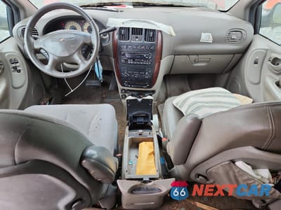 Zdjęcie 8 z 13 samochodu: 2002 CHRYSLER TOWN AND C VIN:2C8GP54LX2R785095 - miniatura