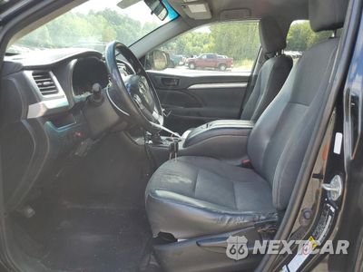 Zdjęcie 7 z 15 samochodu: 2015 TOYOTA HIGHLANDER LE VIN:5TDZARFH7FS010665 - miniatura