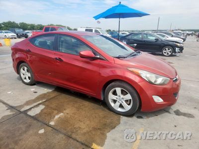 Czwarte zdjęcie samochodu z boku: 2013 HYUNDAI ELANTRA GLS VIN:KMHDH4AE5DU710629 - miniatura