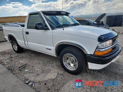 Czwarte zdjęcie samochodu z boku: 1998 CHEVROLET S TRUCK S10 VIN:1GCCS1444WK206557 - miniatura