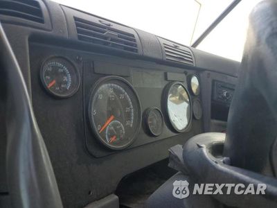 Zdjęcie 8 z 10 samochodu: 2017 FREIGHTLINER CASCADIA 125 SEMI TRUCK VIN:3AKJGLDR6HSHZ9805 - miniatura