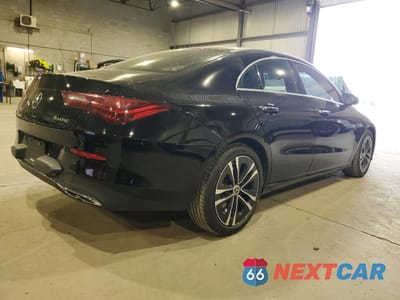 Trzecie zdjęcie samochodu z tyłu: 2025 MERCEDES-BENZ CLA 250 4MATIC VIN:W1K5J4HBXSN518077 - miniatura