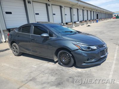 Czwarte zdjęcie samochodu z boku: 2017 CHEVROLET CRUZE LT VIN:1G1BE5SM9H7135044 - miniatura