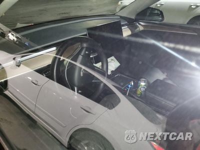 Zdjęcie 9 z 12 samochodu: 2023 TESLA MODEL Y VIN:7SAYGAEE8PF827932 - miniatura