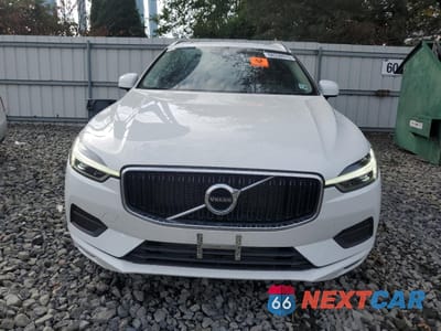 Piąte zdjęcie samochodu w środku: 2021 VOLVO XC60 T5 MOMENTUM VIN:YV4102RK7M1875643 - miniatura