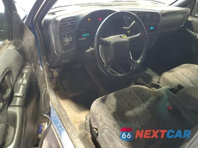 Zdjęcie 8 z 12 samochodu: 2000 GMC SONOMA VIN:1GTDT19W5YK220885 - miniatura