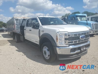 Czwarte zdjęcie samochodu z boku: 2024 FORD F550 SUPER DUTY VIN:1FD0W5HT1REC41071 - miniatura
