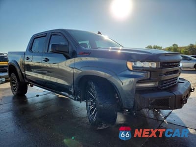Czwarte zdjęcie samochodu z boku: 2020 CHEVROLET SILVERADO K1500 LT TRAIL BOSS VIN:1GCPYFED1LZ366264 - miniatura