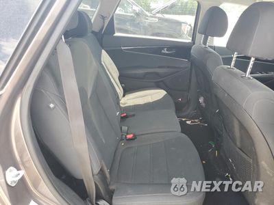 Zdjęcie 11 z 14 samochodu: 2019 KIA SORENTO LX VIN:5XYPG4A57KG559442 - miniatura