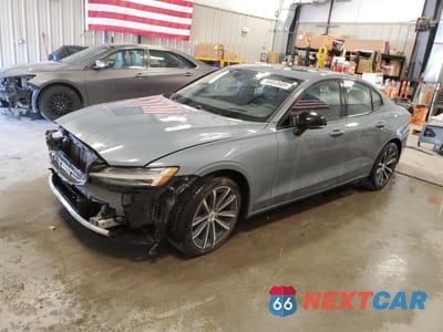 2022 VOLVO S60 B5 MOMENTUM 7JRL12FZ9NG192384 - główne zdjęcie licytacji z USA - miniatura