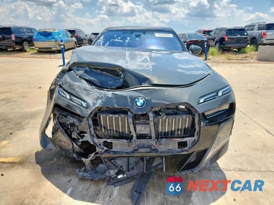 Piąte zdjęcie samochodu w środku: 2023 BMW I7 XDRIVE60 VIN:WBY53EJ03PCN79985 - miniatura