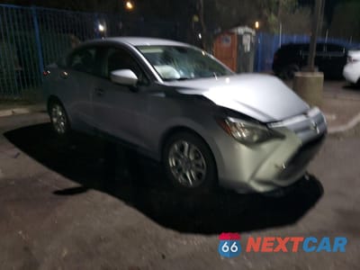 Czwarte zdjęcie samochodu z boku: 2018 TOYOTA YARIS IA VIN:3MYDLBYV9JY301203 - miniatura