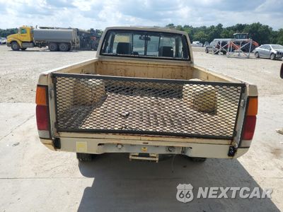 Zdjęcie 6 z 12 samochodu: 1986 NISSAN D21 KING CAB VIN:1N6ND16YXGC427771 - miniatura