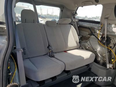 Zdjęcie 11 z 15 samochodu: 2017 TOYOTA SIENNA LE VIN:5TDKZ3DC9HS892083 - miniatura