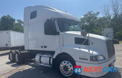 2003 VOLV VN VNL - TRUCKS 4V4NC9JH83N348324 - główne zdjęcie licytacji z USA - miniatura