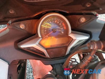 Zdjęcie 7 z 8 samochodu: 2012 HONDA CBR250 R VIN:MLHMC4103C5207839 - miniatura