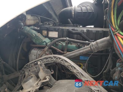 Zdjęcie 7 z 10 samochodu: 2008 VOLVO VNL SEMI TRUCK VIN:4V4NC9GH18N482610 - miniatura