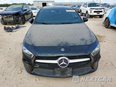 Piąte zdjęcie samochodu w środku: 2019 MERCEDES-BENZ A 220 VIN:WDD3G4EB5KW035939 - miniatura