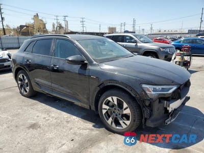 Czwarte zdjęcie samochodu z boku: 2021 AUDI E-TRON PREMIUM VIN:WA1AAAGE7MB029993 - miniatura