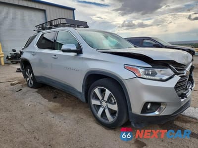 Czwarte zdjęcie samochodu z boku: 2021 CHEVROLET TRAVERSE LT VIN:1GNEVHKW8MJ217973 - miniatura