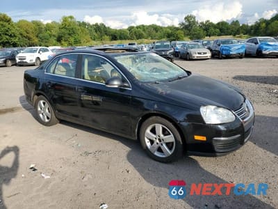 Czwarte zdjęcie samochodu z boku: 2008 VOLKSWAGEN JETTA SE VIN:3VWRM71K48M113394 - miniatura