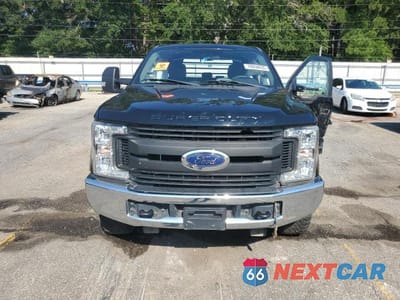 Piąte zdjęcie samochodu w środku: 2018 FORD SUPER DUTY F-250 W/S VIN:1FT7X2B61JEC80586 - miniatura