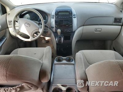 Zdjęcie 8 z 13 samochodu: 2010 TOYOTA SIENNA LE VIN:5TDJK4CC8AS033628 - miniatura