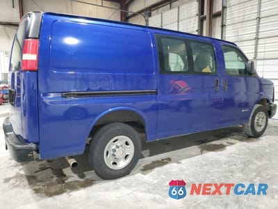 Trzecie zdjęcie samochodu z tyłu: 2004 CHEVROLET EXPRESS G2500 VIN:1GCGG25V241152601 - miniatura