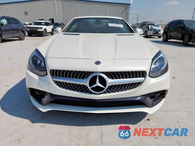 Piąte zdjęcie samochodu w środku: 2019 MERCEDES-BENZ SLC 300 VIN:WDDPK3JA4KF160356 - miniatura