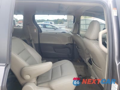 Zdjęcie 11 z 14 samochodu: 2017 TOYOTA SIENNA XLE VIN:5TDYZ3DC7HS806702 - miniatura