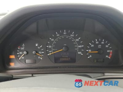 Zdjęcie 9 z 12 samochodu: 2001 MERCEDES-BENZ E 320 VIN:WDBJH65J01B276815 - miniatura