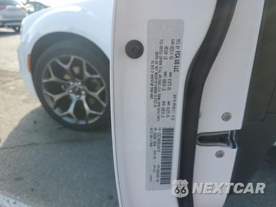 Zdjęcie 12 z 12 samochodu: 2016 CHRYSLER 300 S VIN:2C3CCABG9GH230179 - miniatura