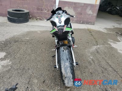 Czwarte zdjęcie samochodu z boku: 2018 APRILIA RSV4 VIN:ZD4KEU005JS001463 - miniatura