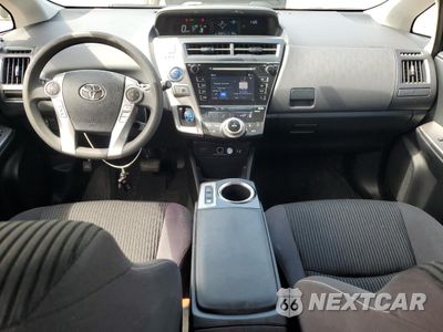 Zdjęcie 8 z 15 samochodu: 2015 TOYOTA PRIUS V VIN:JTDZN3EU7FJ022604 - miniatura