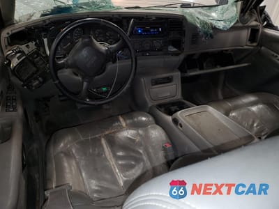 Zdjęcie 8 z 15 samochodu: 2001 GMC SIERRA K2500 HEAVY DUTY VIN:1GTHK23101F212442 - miniatura