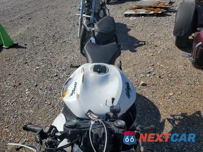 Piąte zdjęcie samochodu w środku: 2021 KAWASAKI ZX636 K VIN:JKBZXJH11MA009236 - miniatura