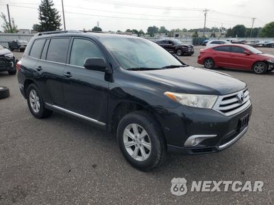 Czwarte zdjęcie samochodu z boku: 2013 TOYOTA HIGHLANDER BASE VIN:5TDBK3EH7DS239843 - miniatura