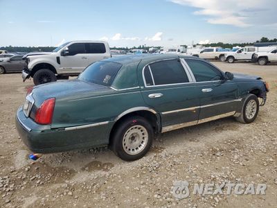 Trzecie zdjęcie samochodu z tyłu: 2000 LINCOLN TOWN CAR EXECUTIVE VIN:1LNHM81W8YY820974 - miniatura