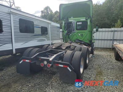 Czwarte zdjęcie samochodu z boku: 2022 FREIGHTLINER CASCADIA 116 SEMI TRUCK VIN:1FUJHTDV5NLNG8162 - miniatura