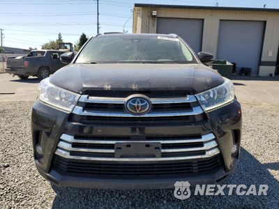 Piąte zdjęcie samochodu w środku: 2017 TOYOTA HIGHLANDER LIMITED VIN:5TDDZRFHXHS482591 - miniatura