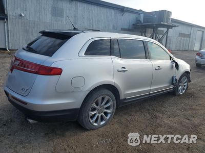 Trzecie zdjęcie samochodu z tyłu: 2013 LINCOLN MKT VIN:2LMHJ5ATXDBL53372 - miniatura