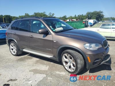 Czwarte zdjęcie samochodu z boku: 2013 BMW X5 XDRIVE35I VIN:5UXZV4C54D0B07504 - miniatura