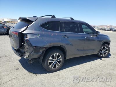 Trzecie zdjęcie samochodu z tyłu: 2022 TOYOTA HIGHLANDER XLE VIN:5TDGZRAH8NS546692 - miniatura