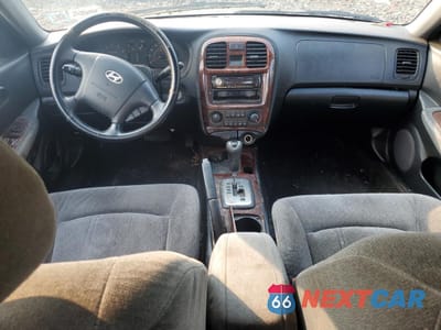 Zdjęcie 8 z 12 samochodu: 2005 HYUNDAI SONATA GLS VIN:KMHWF35H35A114726 - miniatura