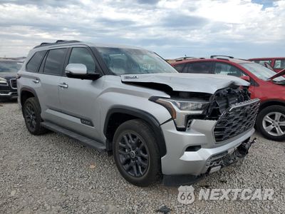 Czwarte zdjęcie samochodu z boku: 2024 TOYOTA SEQUOIA SR5 VIN:7SVAAABA4RX039360 - miniatura