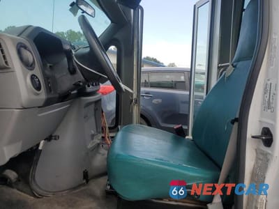 Zdjęcie 7 z 13 samochodu: 2017 FORD ECONOLINE E350 SUPER DUTY CUTAWAY VAN VIN:1FDEE3FS6HDC04609 - miniatura