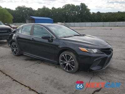 Czwarte zdjęcie samochodu z boku: 2020 TOYOTA CAMRY SE VIN:4T1G11AK3LU330306 - miniatura