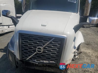 Zdjęcie 7 z 10 samochodu: 2024 VOLVO VNL42T400 - TRUCKS SEMI TRUCK VIN:4V4NC9EJ8RN653926 - miniatura